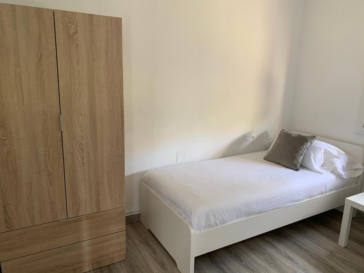 A Casa Vermella Con Jardin A 10 Minutos De Santiago De Compostela Apartment Ortono Exterior photo