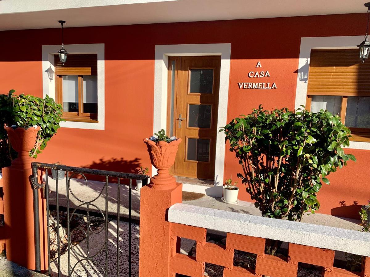 A Casa Vermella Con Jardin A 10 Minutos De Santiago De Compostela Apartment Ortono Exterior photo