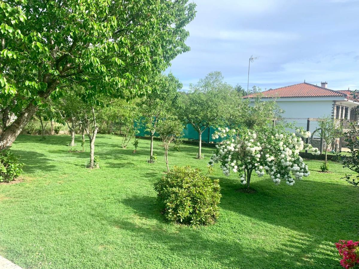 A Casa Vermella Con Jardin A 10 Minutos De Santiago De Compostela Apartment Ortono Exterior photo